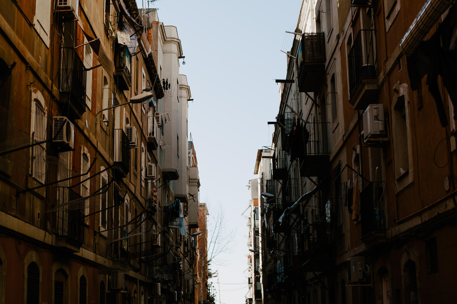 barcelona narrow streets