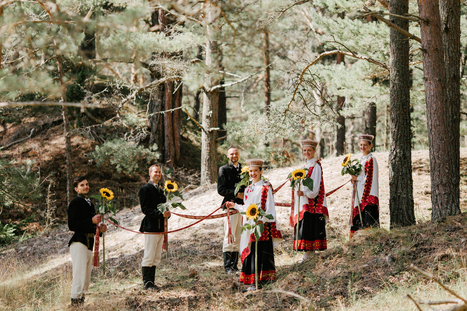 tautiskas kāzas